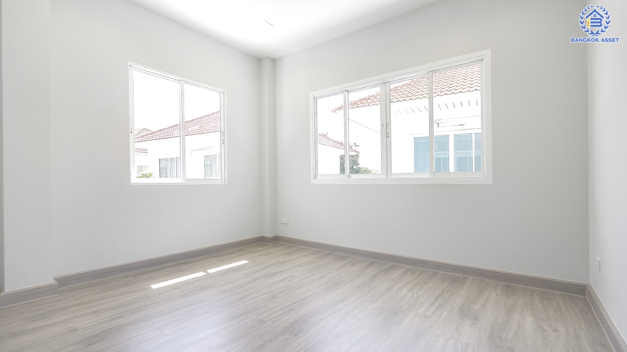 บ้านมือสองตกแต่งใหม่ ม.มณีรินทร์พาร์ค รัตนาธิเบศร์-ท่าอิฐ แบรนด์ Property Perfect เนื้อที่ 71.3 ตร.ว. ฟังก์ชัน 4 ห้องนอน 3 ห้องน้ำ 1 ห้องอเนกประสงค์ จอดรถได้ 4 คัน บนทำเลศักยภาพ เชื่อมต่อทั้ง ถ.รัตนาธิเบศร์ และถ.ราชพฤกษ์ ใจกลาง 2 เซ็นทรัลฯ  ใกล้ทางด่วนงามวงศ์วาน และเพียง 10 นาที ถึงรถไฟฟ้า "สถานีบางรักน้อยท่าอิฐ"